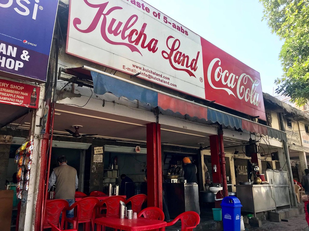 https://theamritsarguide.in/assets/vendors/original/171-kulcha-land-ranjit-avenue.jpg